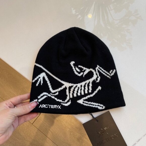 Arc\'teryx Black and White Beanie